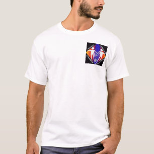 Mensch hält Studenten-Organisations-T - Shirt