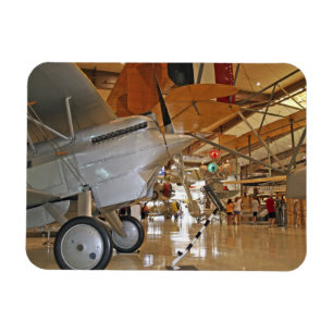 Menschen besuchen das National Museum of Naval Avi Magnet
