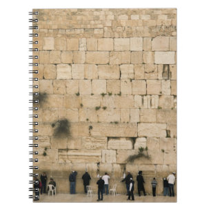 Menschen beten an der Wendewand Notizblock