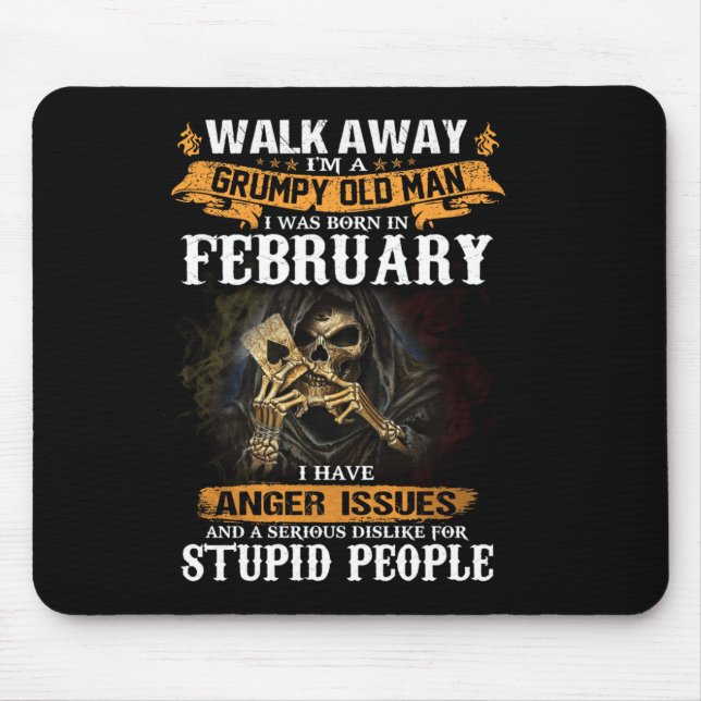 Menschen gehen weg Ein schwuler alter Mann wurde i Mousepad (Vorne)