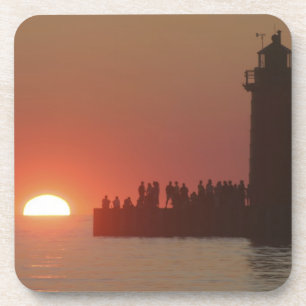 Menschen Leuchtturm Sonnenuntergang Silhouette im Getränkeuntersetzer