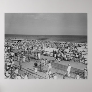 Menschenmenge am Strand Poster