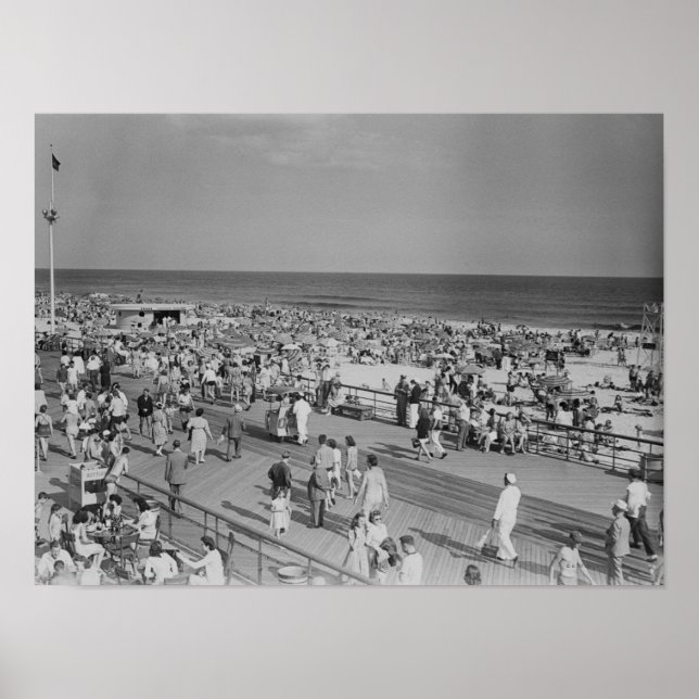 Menschenmenge am Strand Poster (Vorne)