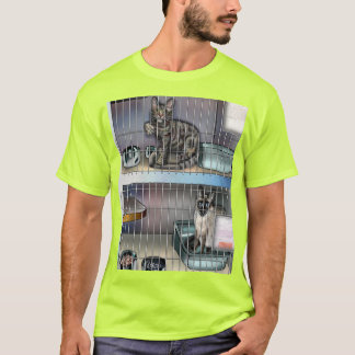 Menschliche Gesellschaft für Katzen zuerst T-Shirt