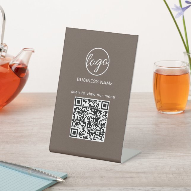 Menü "Business Logo" QR-Code braun Sockelschild (In SItu)