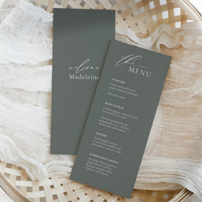 Menü "Sage Green Wedding" mit Gast Name und Skript Menükarte (Sage green wedding menu with the guest's name on the other side.)