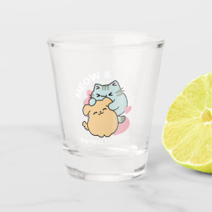 Meow & Woof perfekt zusammen - Niedliche Katze und Schnapsglas
