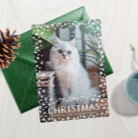Meowy Christmas Cat Lover Family Foto Card Feiertagskarte<br><div class="desc">Schicken Sie diese "mickrige Weihnachtskarte" in dieser Weihnachtszeit und teilen Sie sich das Gesicht Ihres Pelzbabys mit Freunden und der Familie. Schließlich ist Ihre Katze Teil der Familie! Stellen Sie sich diese Karte mit einem geblasenen Foto Ihrer Katze und dem von Ihnen gewünschten Text gerahmt durch eine Winterpause aus Pfotendrucken...</div>