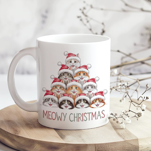 Meowy Christmas Funny Stacked Cats – Cute Holiday  Kaffeetasse (Meowy Christmas Funny Stacked Cats – Cute Holiday Coffee Mug on a boho kitchen table)