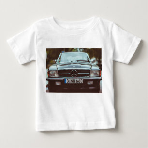 Mercedes-Benz ist eine deutsche Luxusautomarke Baby T-shirt