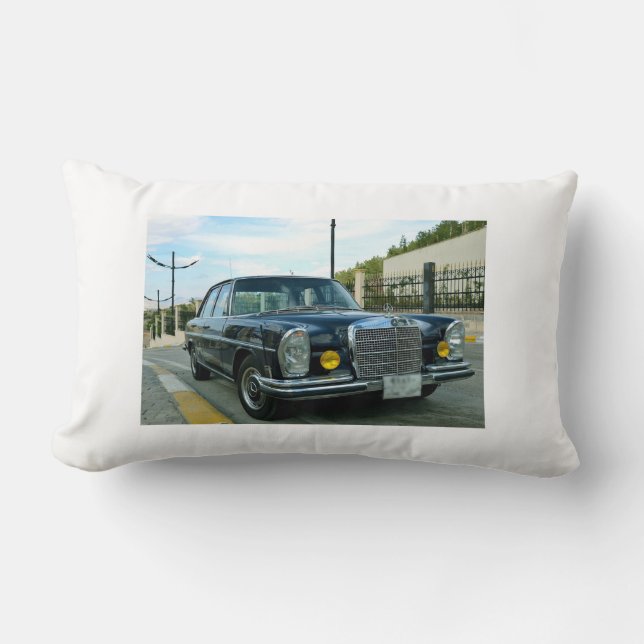 Mercedes-Benz ist eine deutsche Luxusautomarke Lendenkissen (Vorderseite)