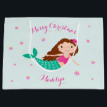 Mermaid Christmas Pink Aquamarin Personalisiert Große Geschenktüte<br><div class="desc">Diese sommerliche Weihnachtsgeschenktüte zeichnet sich durch ein niedliches Meerjungfrau- und Seesterdesign aus. Personalisieren Sie es mit einem Namen.</div>