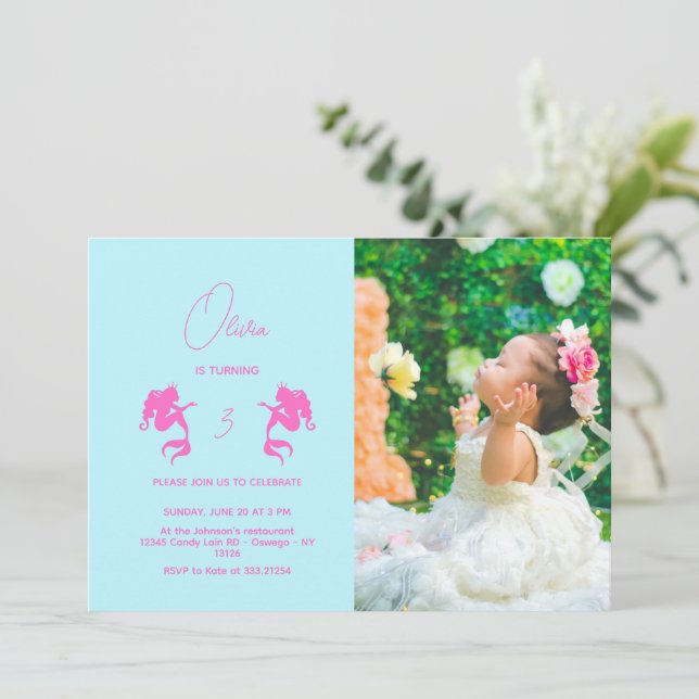 Mermaid Girl Birthday Minimalistisch Modernes Foto Einladung (Stehend Vorderseite)