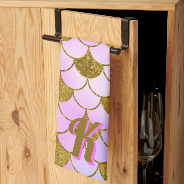 Mermaid Scale Muster Lila Gold Glitzer Initial Geschirrtuch (Drittel gefaltet)