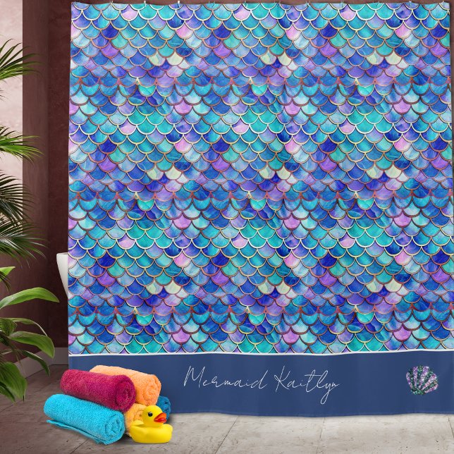 Mermaid Scales Pattern Monogrammed Girls Name Duschvorhang (Von Creator hochgeladen)
