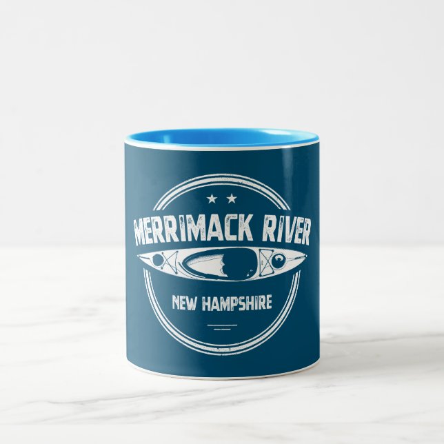 Merrimack River New Hampshire Kayak Zweifarbige Tasse (Mittel)