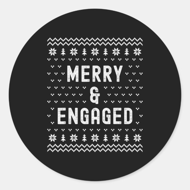 Merry &amp; Engaged Christmas Matching Pajama Coup Runder Aufkleber (Vorderseite)