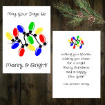 Merry and Bright Flat Feiertagskarte<br><div class="desc">Die personalisierte Weihnachtskarte,  die während der Ferienzeit Wärme und Freude vermitteln soll. Diese reizvolle Karte zeigt eine lebendige Anzeige von bunten Weihnachtslichtern und beleuchtet die Botschaft: "Mögen Ihre Tage fröhlich und hell sein." Das Design umfasst urheberrechtlich geschütztes Material von Cricut.</div>
