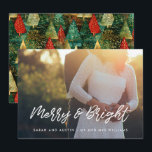 Merry and Bright Modern Typografy Foto Feiertagskarte<br><div class="desc">Fröhlich und hell! Eine moderne und stilvolle Typografie für diese personalisierbare Ferienfotokartensammlung.</div>