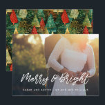 Merry and Bright Modern Typografy Foto Feiertagskarte<br><div class="desc">Fröhlich und hell! Eine moderne und stilvolle Typografie für diese personalisierbare Ferienfotokartensammlung.</div>