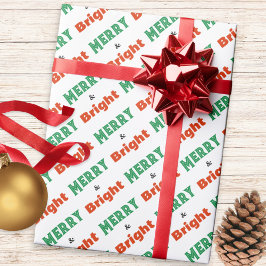 Merry and Bright Text Red Green Gemustert Geschenkpapier