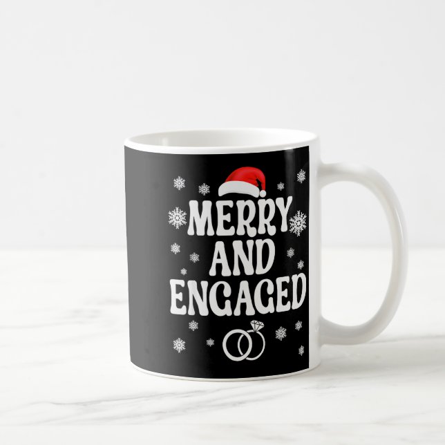 Merry And Engaged Couple Christmas Matching Pajama Kaffeetasse (Rechts)