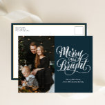 Merry Blue Calligraphy Modern Foto Feiertagspostkarte<br><div class="desc">Merry und Bright Blue Calligraphy Modernes Foto Holiday Postcard. Mit dieser festlichen und modernen Urlaubskarte senden Sie Ihren Lieben eine Urlaubskarte. Alle Texte sind so vorbereitet,  dass Sie sie einfach und schnell mit Ihren eigenen Details personalisieren können. Gute Ferien!</div>
