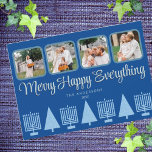Merry Blue Intertrust Menorah Tree Niedlich 4 Foto<br><div class="desc">Personalisieren Sie diese 4 Foto Collage Urlaubskarten in einem einfachen pastellblau und dunkelblau Merry Happy Alles interreligiöse Design. Ein eleganter, hellblauer Schriftzeichen-Schriftart mit einem leicht abfallenden Schatten in der Dunkelnavy verleiht Interesse und die Reihe von fünf hellblauen Menorahs und vier passenden Weihnachtsbäumen macht diese flachen Urlaubskarten zu einer stilvollen Wahl...</div>