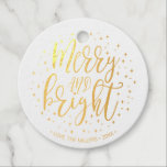 Merry & Bright Christmas Real Gold Foil Geschenk T Geschenkanhänger<br><div class="desc">Dieses luxuriöse,  echte Goldfolie-Tag zeichnet sich durch die moderne Schrift "Merry and Bright" mit festlich funkelnder Grafik aus. Dieses Geschenketikett wird eine gute Möglichkeit sein,  Ihre Weihnachtsgeschenke einzupacken. Matching Artikel verfügbar in meinem Shop BaraBomDesign.</div>