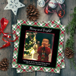 Merry & Bright Christmas Tartan oder Kariertes Fot Feiertagskarte<br><div class="desc">Diese niedliche Weihnachts- oder Feiertagskarte zeichnet sich durch ein einfaches klassisches Design aus,  mit Ihrem Foto auf einem Hintergrund von rot-grün Tartan oder kariert. Die Unterschrift lautet "Merry and Bright" und es gibt Platz für eine kurze Note & Unterschrift. Wunderschöne Art,  Grüße zu senden in dieser Feriensaison.</div>