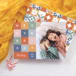 Merry & Bright Colorful Modern Christmas Foto Feiertagskarte<br><div class="desc">Feiern Sie die Saison stilvoll mit unserer "Merry & Bright" Fotokarte, einem kühnen und lebendigen Design, das perfekt für diejenigen ist, die eine lustige, moderne Drehung auf Tradition Liebe. Mit farbenfrohen Quadraten in Orange, Gelb, Grün, Rosa und Blau, jeder Buchstabe "fröhlich & hell" Pop in seinem eigenen dynamischen Block. Im...</div>