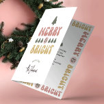 Merry & Bright farbenfrohe Retro Kein Foto Weihnac Feiertagskarte<br><div class="desc">Fügen Sie Ihrem Weihnachtsgeschenk eine Touch Nostalgie mit diesem Retro Merry & Bright Holiday Card Design hinzu. Mit fesselnden Schriftart in festlichen Rot-, Grün- und Rosatönen, die "Merry & Bright" mit farbenfrohen Rahmen auf der Rückseite lesen. Dieses moderne Happy Holidays Grußkartendesign bietet Platz für Ihren Namen und Ihre personalisierte Botschaft....</div>