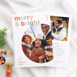 Merry & Bright Modernes, farbenfrohes Weihnachtsfe Feiertagskarte<br><div class="desc">Mit dieser lebendigen Weihnachtskarte "Merry & Bright" lassen Sie Ihren Urlaubssgrüße einen Glanz Farbe und Freude entfalten. Die Vorderseite ist mit kühnen Sans-Serif-Schriftzeichen in niedlichen Pastelltönen gestaltet. Ein rundes Foto aus der Familie sorgt für eine unterhaltsame, persönliche Touch. Das kreisförmige Foto fügt eine spielerische Drehung hinzu, was das Familienporträt hervorhebt....</div>