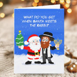 Merry Chrismukkah Santa trifft den Rabbiner Funny Karte<br><div class="desc">Feiern Sie die Jahreszeit des Lichts und der Freude mit dieser einzigartigen Chrismukkah Grußkarte! Mit dem Weihnachtsmann, der einen Weihnachtsbaum neben einem Rabbi mit einer leuchtenden Menorah hält, verbindet diese festliche, religiöse Urlaubskarte Weihnachten und Hanukkah-Traditionen wunderbar. Ideal für Familien und Freunde, die beide Feiertage feiern, vereint es die Wärme des...</div>