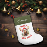 Merry Christ-moose Funny Christmas Moose Kleiner Weihnachtsstrumpf<br><div class="desc">Genießen Sie den Urlaubssinn mit unserem charmanten Weihnachtsweihnachtsfest , mit einem liebenswerten Elch, der eine Weihnachtsmannmütze auf der Vorderseite spielt, begleitet von der sonnigen Begrüßung "Fröhlicher Christ-Elch". Der Name ist anpassbar. Dieser niedliche Strumpf eignet sich hervorragend, um Lachen und Freude während der Festsaison zu verbreiten. Das skurrile Design und das...</div>