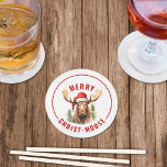 Merry Christ-moose Funny Christmas Moose Runder Pappuntersetzer<br><div class="desc">Genießen Sie den Urlaubssinn mit unseren charmanten Weihnachtsfeierlichkeiten, die von einem lieblichen Elch begleitet werden, der eine Weihnachtsmannmütze mit dem sonnigen Gruß "Fröhlicher Christ-Elch" begleitet. Dieser Untersetzer ist ideal, um Lachen und Freude während Ihrer Feierlichkeiten zu vermitteln. Das skurrile Design und das clevere Wortspiel machen es zu einer einzigartigen und...</div>