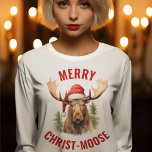 Merry Christ-moose Funny Christmas Moose T-Shirt<br><div class="desc">Genießen Sie den Urlaubssgeist mit unserem zauberhaften Weihnachtsfest-T - Shirt, mit einem lieblichen Elch, der eine Weihnachtsmannmütze vorne spielt, begleitet von dem sonnigen Gruß "Fröhlicher Christ-Elch". Dieses Shirt eignet sich hervorragend, um Lachen und Freude während der Festsaison zu verbreiten. Das skurrile Design und das clevere Wortspiel machen es zu einer...</div>