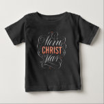 Merry CHRISTmas Chalkboard Marquee Christlich Baby T-shirt<br><div class="desc">Lichte seinen Namen in marquee Lichtern auf und erinnere dich daran, warum wir "Fröhliche Weihnachten" sagen. Dieses Design kommt in ein paar Variationen und Sie könnten gewollt, sie alle zu Karo zu sehen, genau welche Richtung Sie gewollt haben. Die berufliche Schrift von Ivan Angelic wird in Schwarz mit weißem Hintergrund...</div>