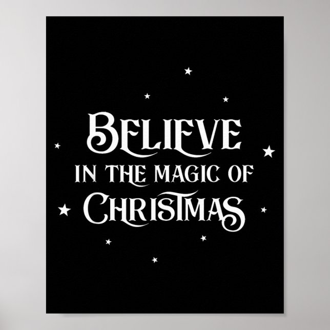 Merry Christmas Family Believes In The Magic Of Ch Poster (Vorne)