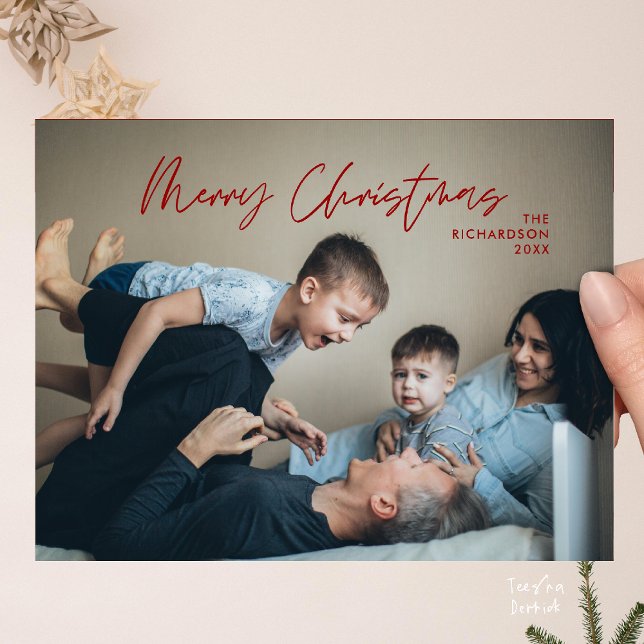 Merry Christmas Family Photo Modern Minimal Postkarte (Merry Christmas Family Photo Modern Minimal Postcard in Burgundy Red Wine)