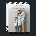 MERRY CHRISTMAS FOTO Moderne Kalligraphie Schwarz Feiertagskarte<br><div class="desc">von kat massard >>> www.simplysweetPAPERIE.com << Ein super einfaches Foto-Urlaubskarte-Design, um die Saison mit Familie und Freunden zu feiern. Maximaler Platz, um Ihre schöne Familie zu zeigen! TIPS 1. Um das Foto zu verändern, drücken Sie den Knopf "Anpassen". 2. Sie können auch die Schriftart ändern, verschieben und mehr Text hinzufügen!...</div>