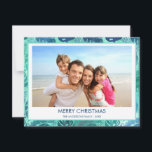 MERRY CHRISTMAS HAWAIIAN TROPICAL BEACH FOTO FEIERTAGSKARTE<br><div class="desc">Blaue und grüne türkisfarbene glänzende Imitat Frische Weihnachten Hawaiianische Tropical Palm Leaf Familie Foto Weihnachtskarte. Das Bild und der Familienname können auf dieser einfachen Strand- oder Küstenurlaub Weihnachten Familie Foto Card ersetzt werden.</div>