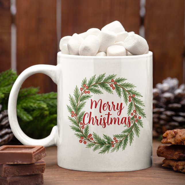 Merry Christmas On Red Green Holly Wreath Holiday Kaffeetasse (Von Creator hochgeladen)
