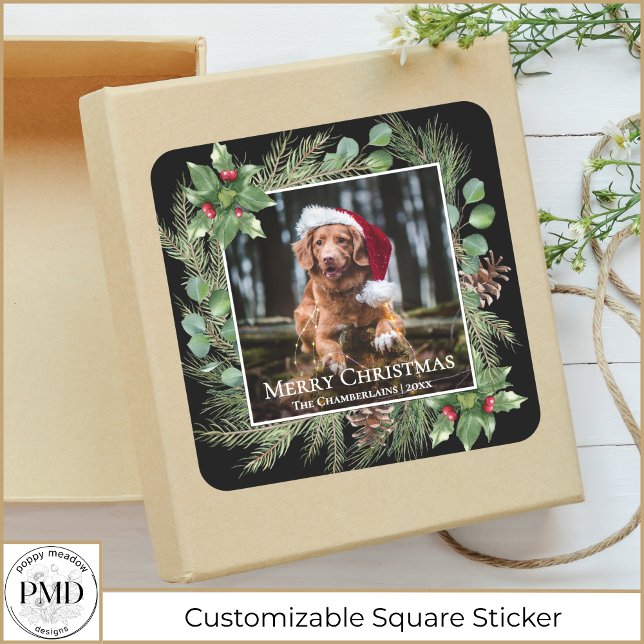 Merry Christmas Pet Photo Wreath Botanical Quadratischer Aufkleber (Merry Christmas Pet Photo Wreath Botanical Square Sticker with Your Photo, Name, Year.)