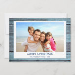 MERRY CHRISTMAS RUSTIC BEACH HOLZ FOTO FEIERTAGSKARTE<br><div class="desc">Rustikales Blue Wood Coastal Beach Foto Weihnachtskarte. Das Bild und der Familienname können auf dieser einfachen Strand- oder Küstenurlaub Weihnachtsfamilienfotokarte ersetzt werden.</div>