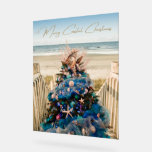 Merry Coastal Christmas Tropical Beach HolidayTree Acrylschild<br><div class="desc">Feiern Sie die Feiertage mit diesem wunderschönen Weihnachtsschild zum Thema Küste. Das Design ist ein Foto eines atemberaubenden Weihnachtsbaumes, der während der jährlichen Ausstellung der Bäume im Kunstmuseum von Orlando gezeigt wird. Der schöne Urlaubspalast ist mit an der Küste inspirierten Dekorationen wie Seestern, Miniaturmädchen, in Pastellfarben gehaltene Zierbälle in Blau,...</div>