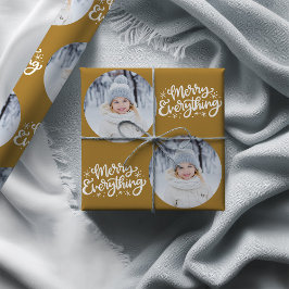 Merry Everything Calligraphy Round Foto Gold Geschenkpapier