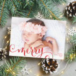 MERRY FOTO Familienspass Kalligraphie Overlay Rot Feiertagskarte<br><div class="desc">von kat massard >>> WWW.SIMPLYSWEETPAPERIE.COM << Ein einfaches Kartendesign mit der Schrift "MERRY" in rot über Ihrem Foto. Maximaler Bereich für die Darstellung Ihrer Familie mit vollem Rahmen horizontales Foto</div>