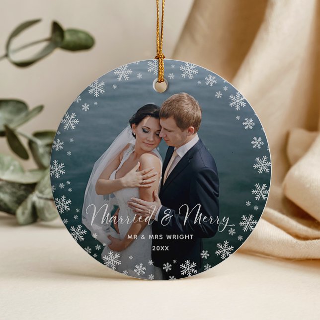 Merry & Married Elegant Script Wedding Photo Ornament (Von Creator hochgeladen)