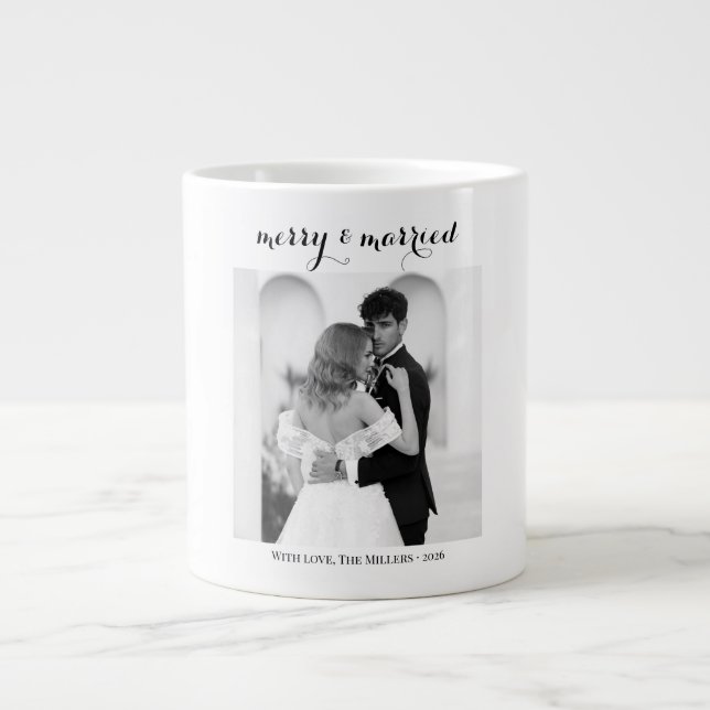 Merry & Married - Personalized Newlywed Christmas  Jumbo-Tasse (Vorderseite)